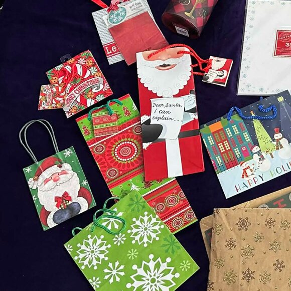 Christmas Gift Bag Bundle! - Picture 5 of 7
